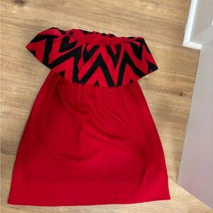 Strapless like new condition dress. Cute for tailgating.